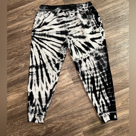 Peloton tie dye black and white joggers 1x - Picture 3 of 7